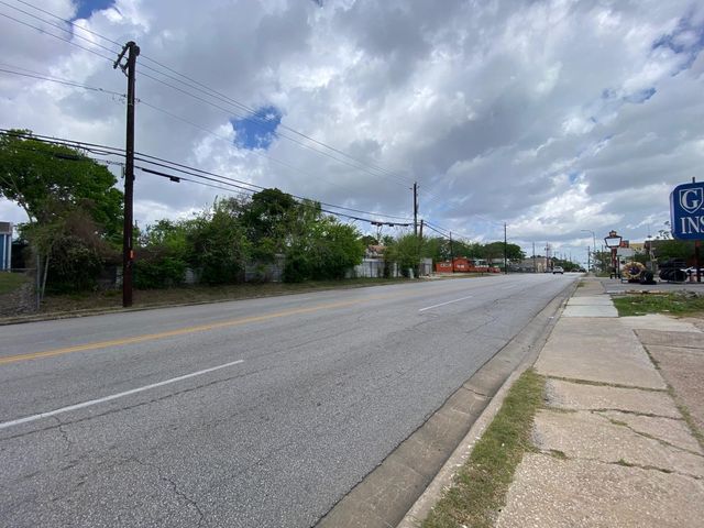 204 S 75th Street, Houston, TX 77011