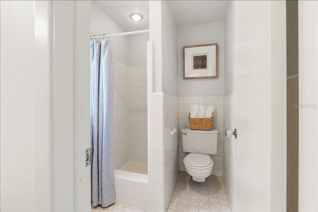 1019 NW 36TH ROAD, Gainesville, FL 32609