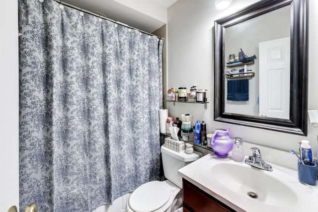 6400 N RIDGE Boulevard 402, Chicago, IL 60626