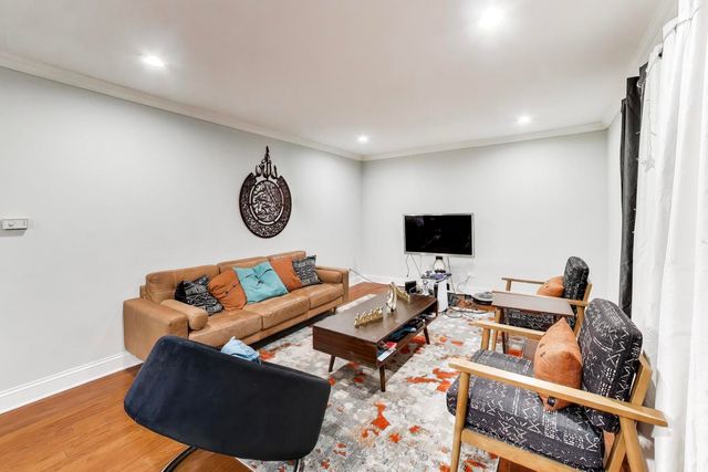 6400 N RIDGE Boulevard 402, Chicago, IL 60626