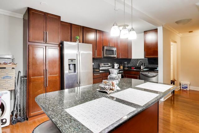6400 N RIDGE Boulevard 402, Chicago, IL 60626