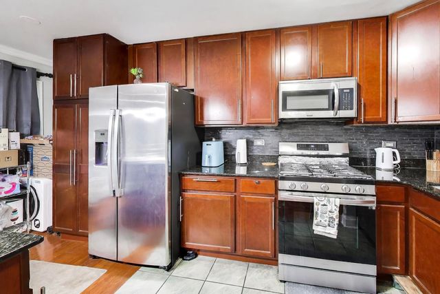 6400 N RIDGE Boulevard 402, Chicago, IL 60626