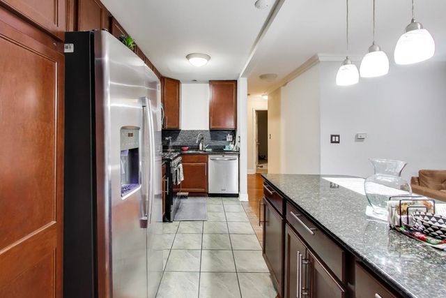 6400 N RIDGE Boulevard 402, Chicago, IL 60626