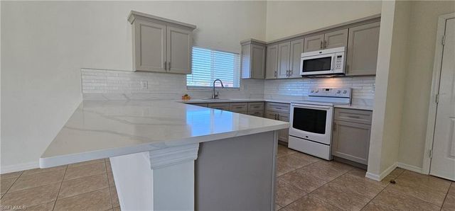 420 SE 15th TER, Cape Coral, FL 33990