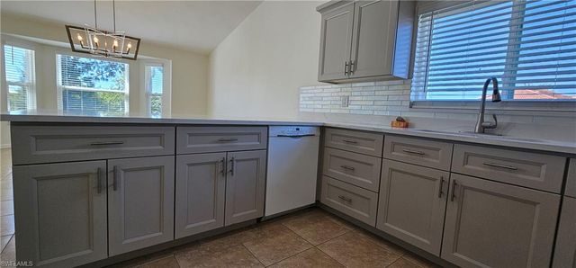 420 SE 15th TER, Cape Coral, FL 33990