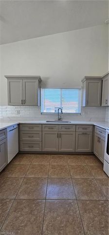 420 SE 15th TER, Cape Coral, FL 33990