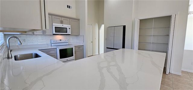 420 SE 15th TER, Cape Coral, FL 33990