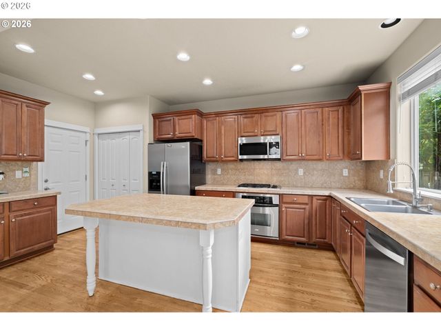 6148 Ne WHITEWOOD Dr, Hillsboro, OR 97124