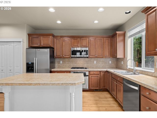 6148 Ne WHITEWOOD Dr, Hillsboro, OR 97124