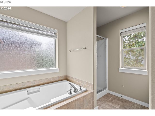 6148 Ne WHITEWOOD Dr, Hillsboro, OR 97124