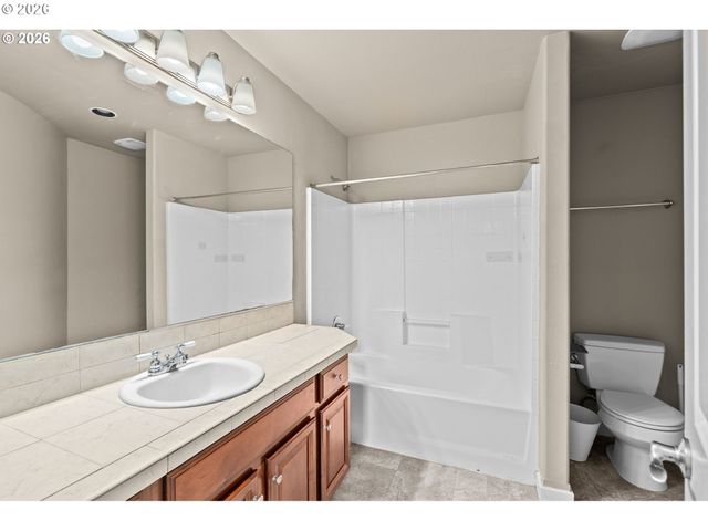 6148 Ne WHITEWOOD Dr, Hillsboro, OR 97124