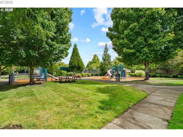 6148 Ne WHITEWOOD Dr, Hillsboro, OR 97124