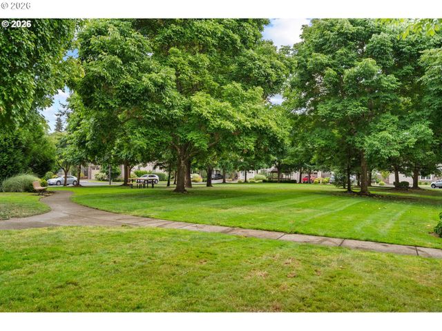 6148 Ne WHITEWOOD Dr, Hillsboro, OR 97124