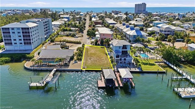 327 Fairweather LN, Fort Myers Beach, FL 33931