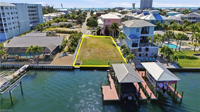 327 Fairweather LN, Fort Myers Beach, FL 33931