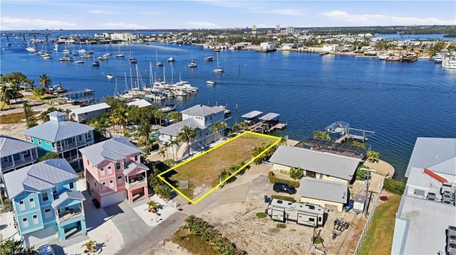 327 Fairweather LN, Fort Myers Beach, FL 33931