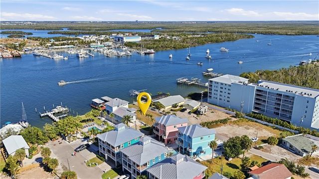 327 Fairweather LN, Fort Myers Beach, FL 33931