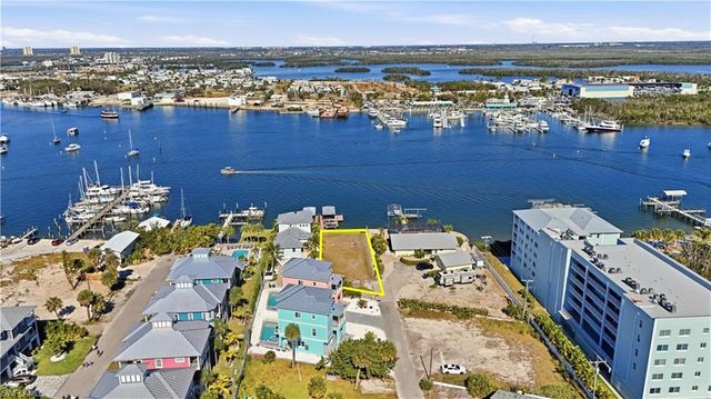 327 Fairweather LN, Fort Myers Beach, FL 33931