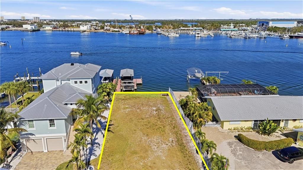 327 Fairweather LN, FORT MYERS BEACH, FL 33931 — photo 4
