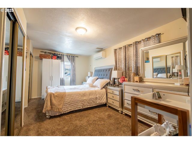 2440 Ne VALLEJO St, Salem, OR 97301