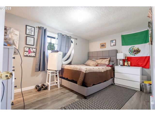 2440 Ne VALLEJO St, Salem, OR 97301