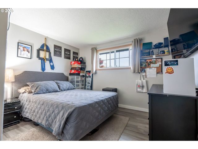 2440 Ne VALLEJO St, Salem, OR 97301