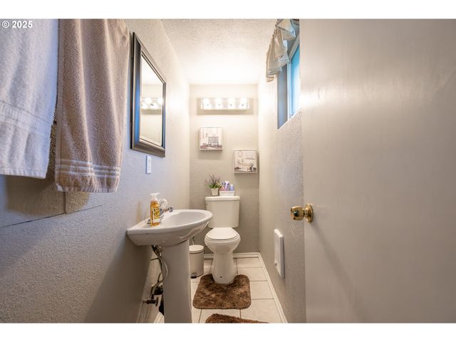 2440 Ne VALLEJO St, Salem, OR 97301