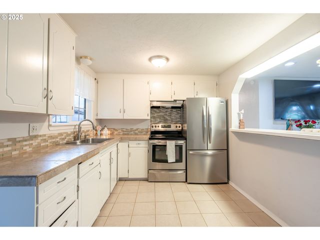 2440 Ne VALLEJO St, Salem, OR 97301