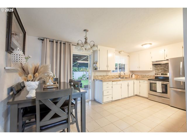 2440 Ne VALLEJO St, Salem, OR 97301