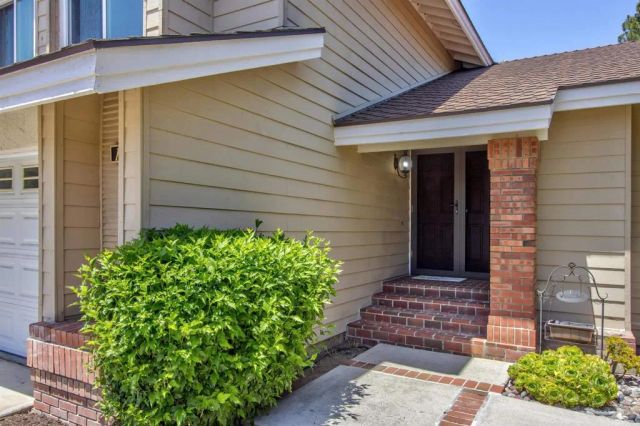 1140 Countrywood Lane, Vista, CA 92081