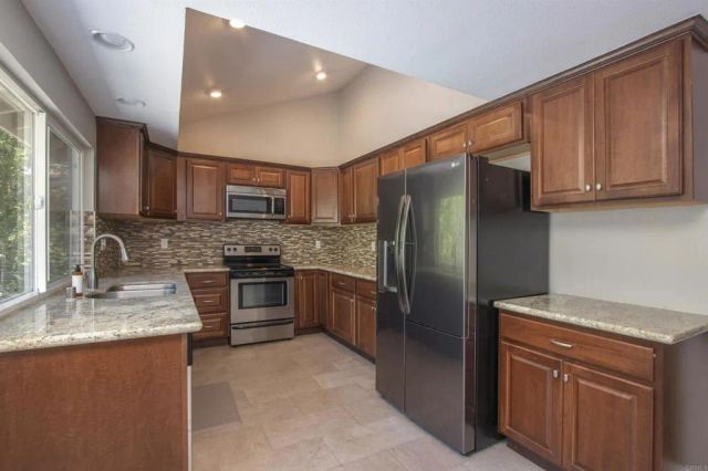 1140 Countrywood Lane, Vista, CA 92081