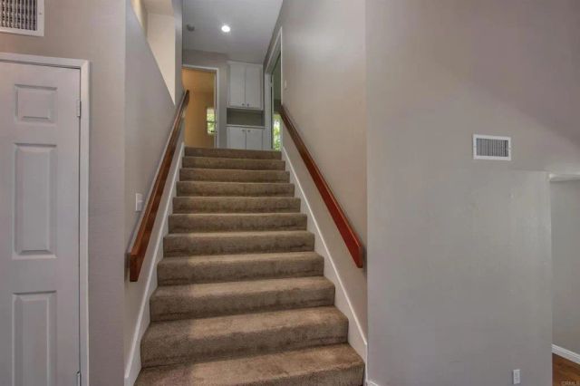 1140 Countrywood Lane, Vista, CA 92081