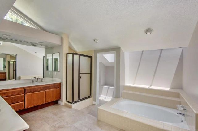 1140 Countrywood Lane, Vista, CA 92081