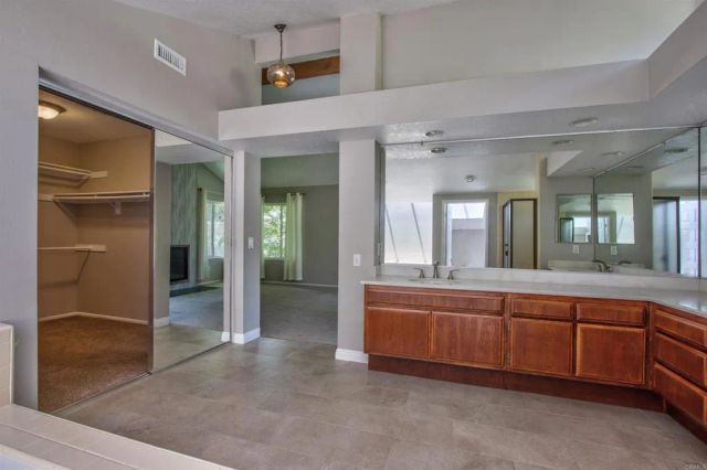 1140 Countrywood Lane, Vista, CA 92081