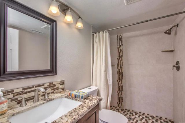 1140 Countrywood Lane, Vista, CA 92081