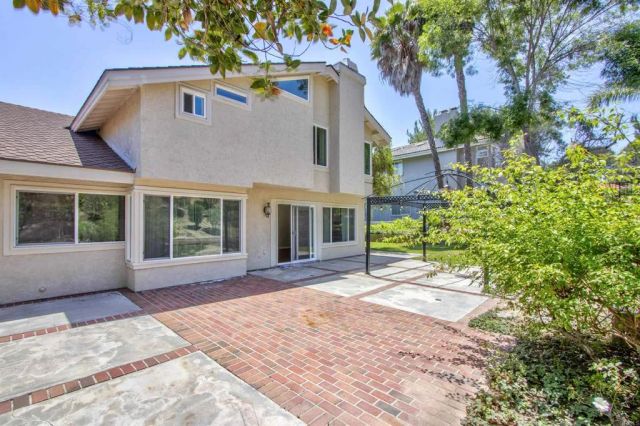 1140 Countrywood Lane, Vista, CA 92081