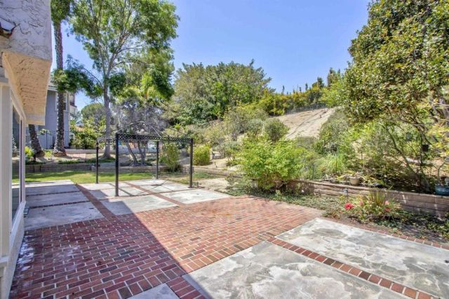 1140 Countrywood Lane, Vista, CA 92081