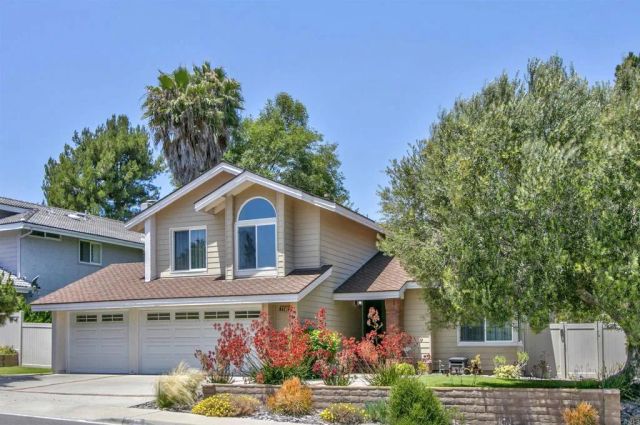 1140 Countrywood Lane, Vista, CA 92081