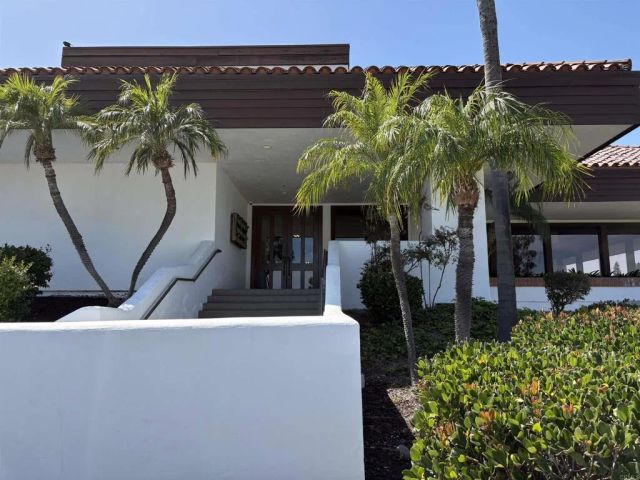 1140 Countrywood Lane, Vista, CA 92081