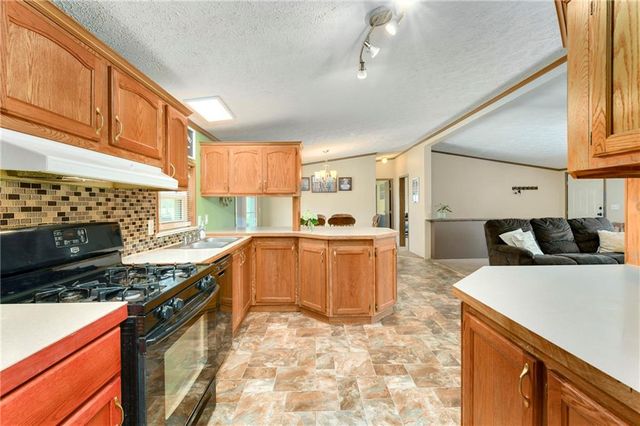 9661 W 343rd Street, Paola, KS 66071