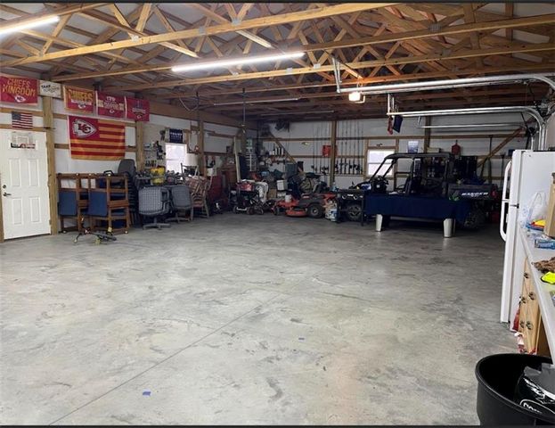 9661 W 343rd Street, Paola, KS 66071