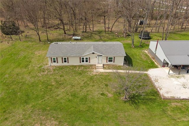 9661 W 343rd Street, Paola, KS 66071
