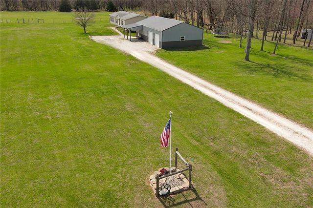 9661 W 343rd Street, Paola, KS 66071