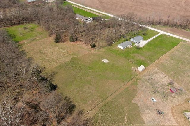 9661 W 343rd Street, Paola, KS 66071