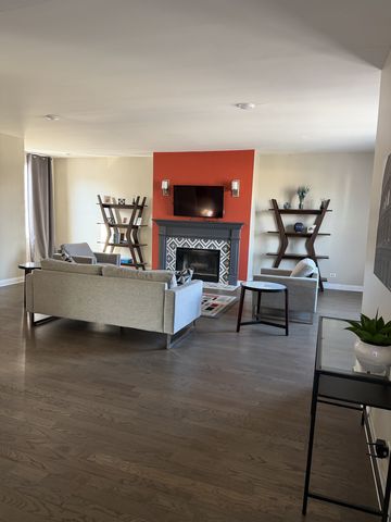 1615 W Lawrence Avenue 2, Chicago, IL 60640