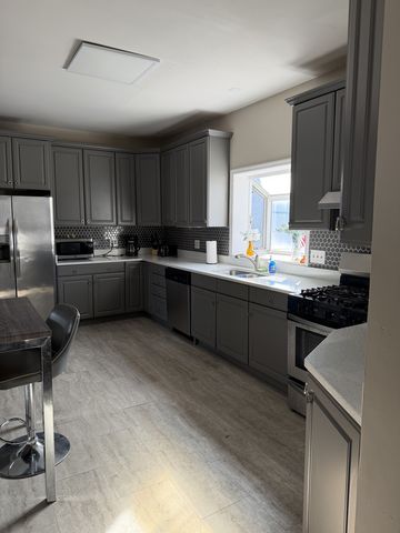 1615 W Lawrence Avenue 2, Chicago, IL 60640