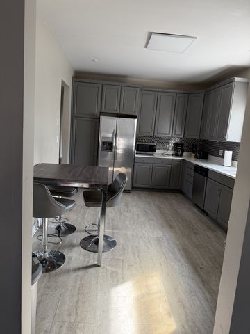 1615 W Lawrence Avenue 2, Chicago, IL 60640