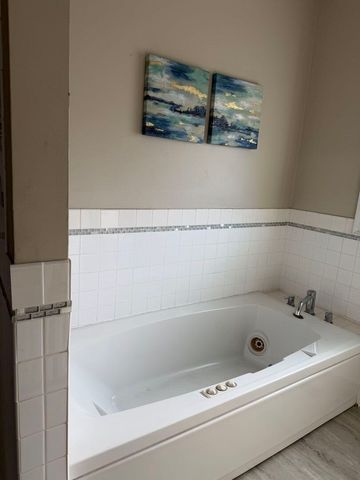 1615 W Lawrence Avenue 2, Chicago, IL 60640