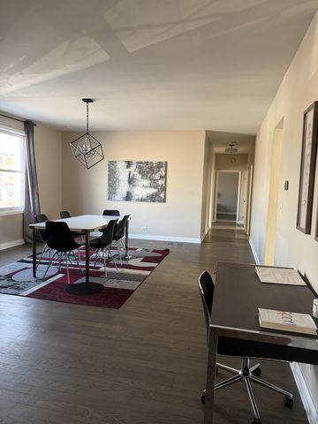 1615 W Lawrence Avenue 2, Chicago, IL 60640