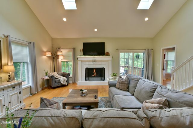 12 Tracey Court, Troy, NY 12180